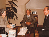 Tadashi Goto, presenting Mr. Reischauer, who served as U.S.
Ambassador to Japan, and Mrs. Reischauer with his newly-developed
camera.